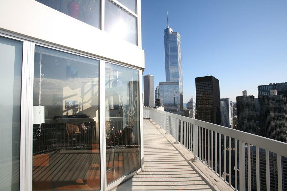 The Penthouse At Grand Plaza Aparthotel Chicago Exterior photo